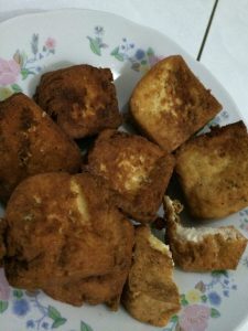 menggoreng tahu
