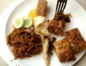 makanan indonesia di signatures restaurant hotel kempinski