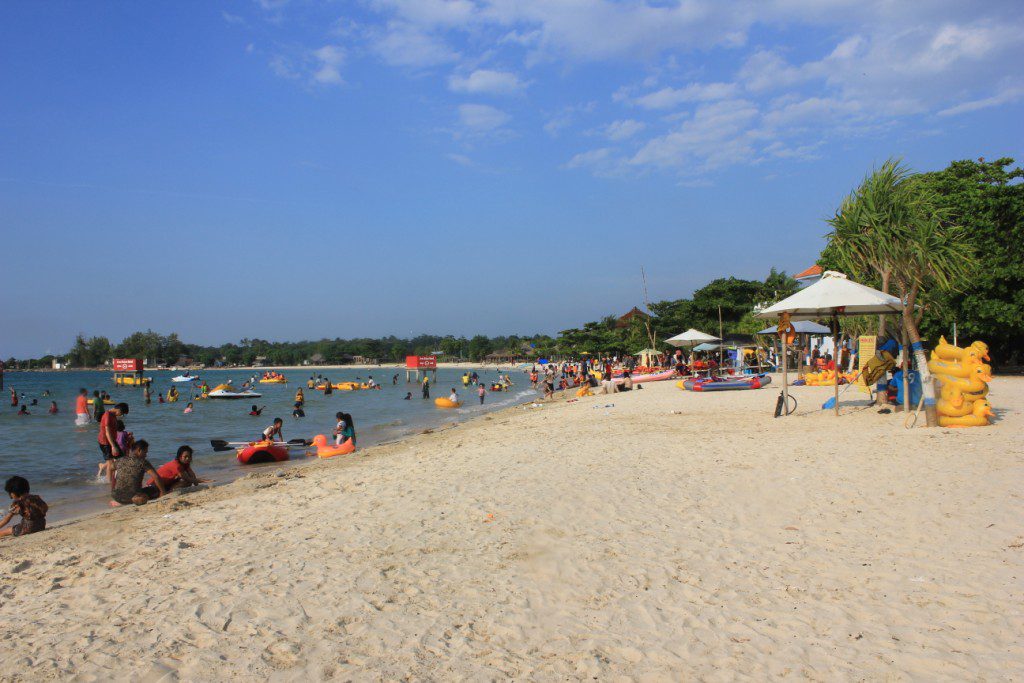 keindahan pantai bandengan di jepara