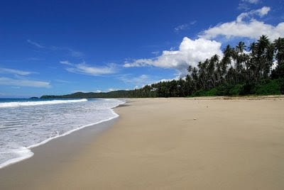 pantai di indonesia yang cantik dan rekomended buat dikunjungi