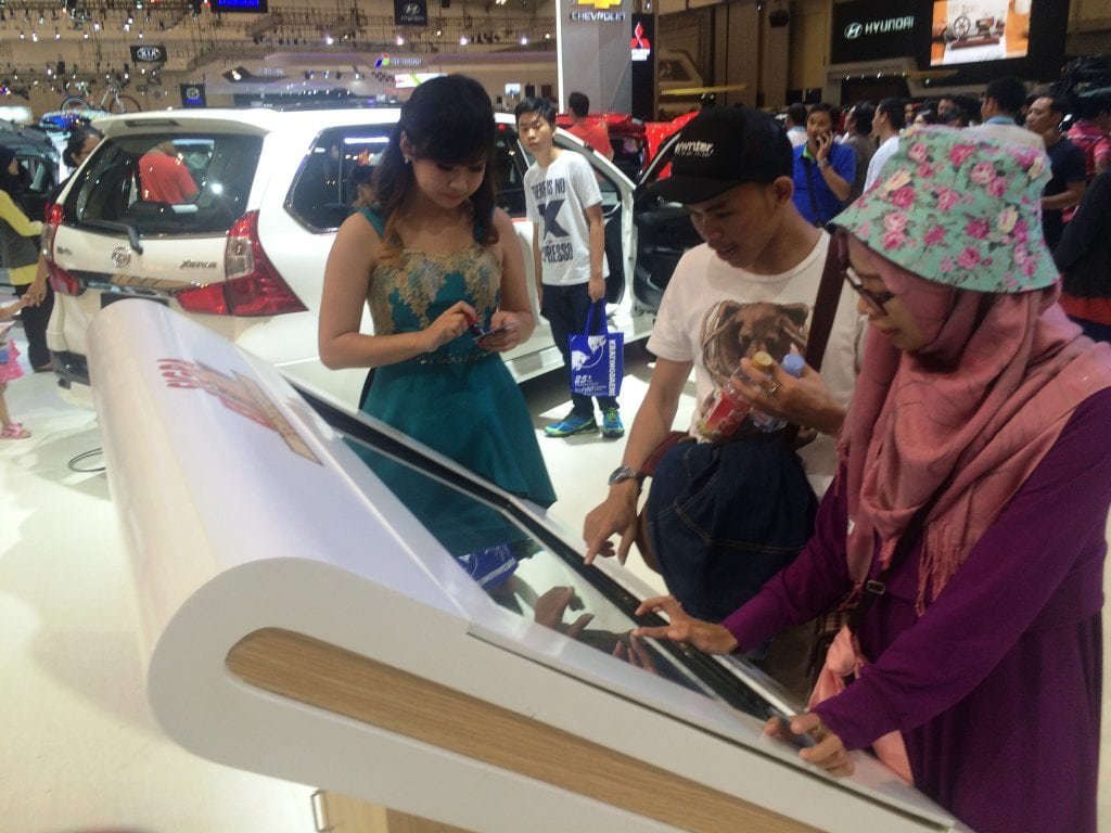 keseruan dan keceriaan di booth daihatsu giias 2016