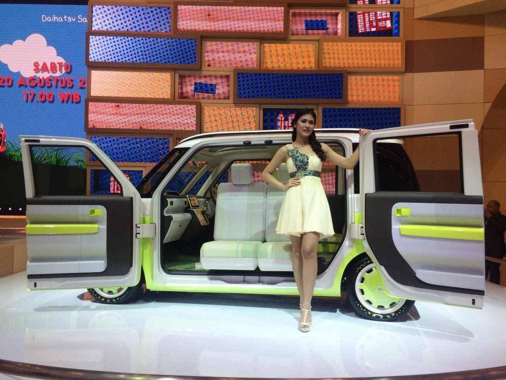 keseruan dan keceriaan di booth daihatsu giias 2016