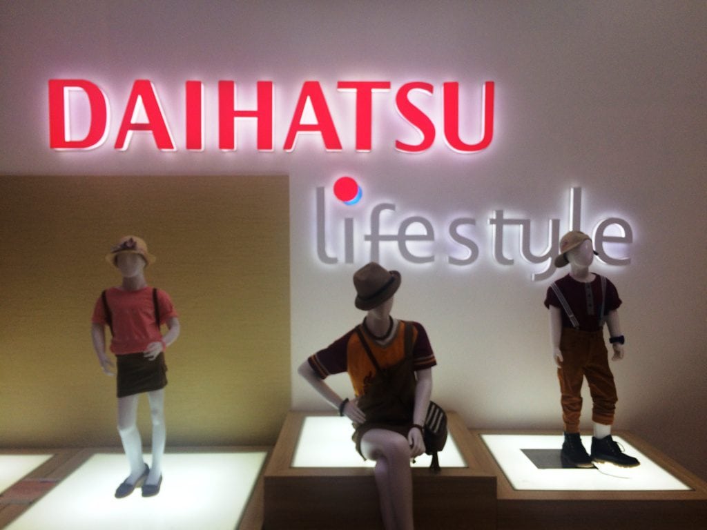 keseruan dan keceriaan di booth daihatsu giias 2016