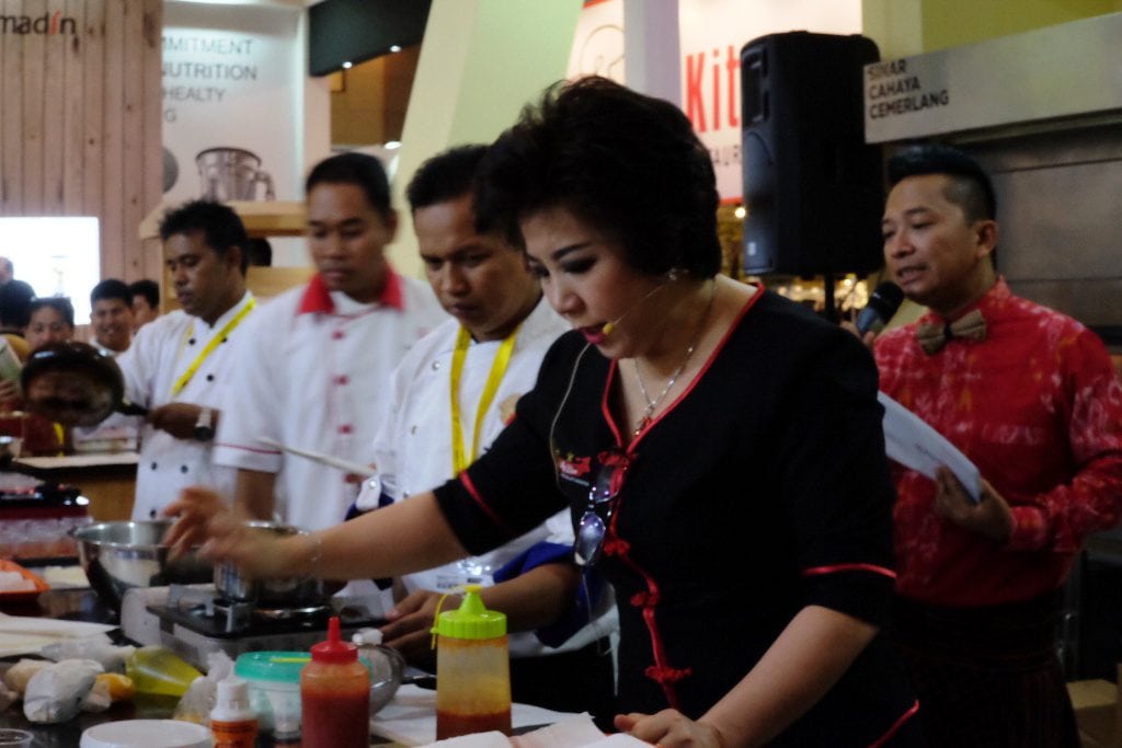 Kemeriahan Booth Bungasari di SIAL Interfood dan Saya Belajar Ngeblog Dong 3