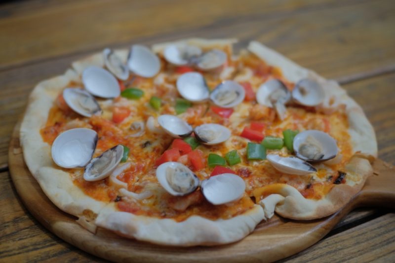 pizza - makanan di dapur seafood pantai mutiara