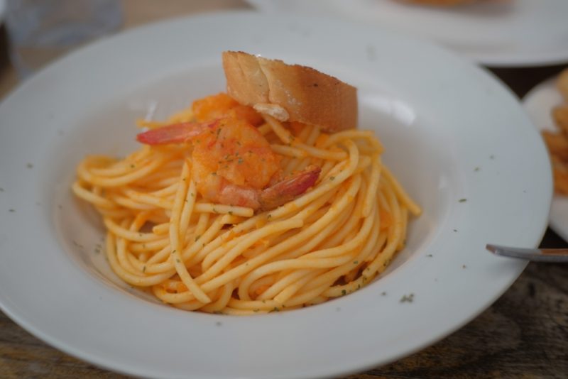 makanan pasta di dapur seafood pantai mutiara