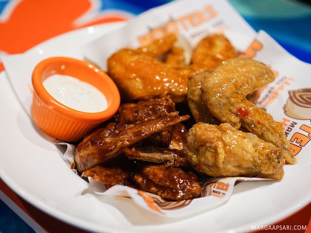 makanan hooters jakarta kemang - chicken wings 