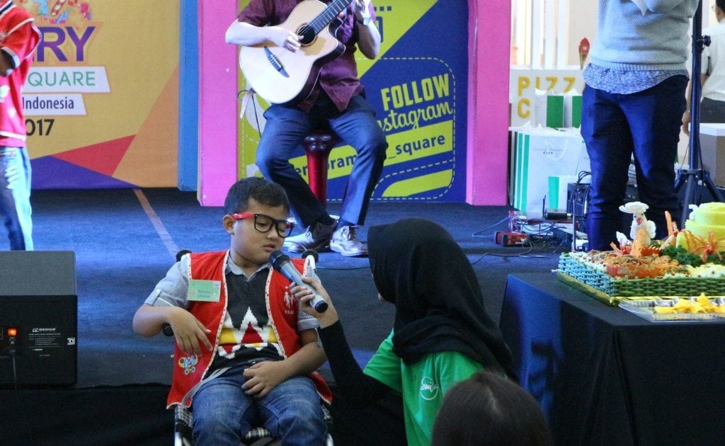 berbagi bersama anak YKAKI oleh green pramuka square