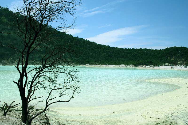 tempat wisata di bandung kawah putih