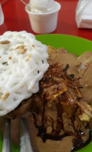 gado-gado kuliner khas jakarta